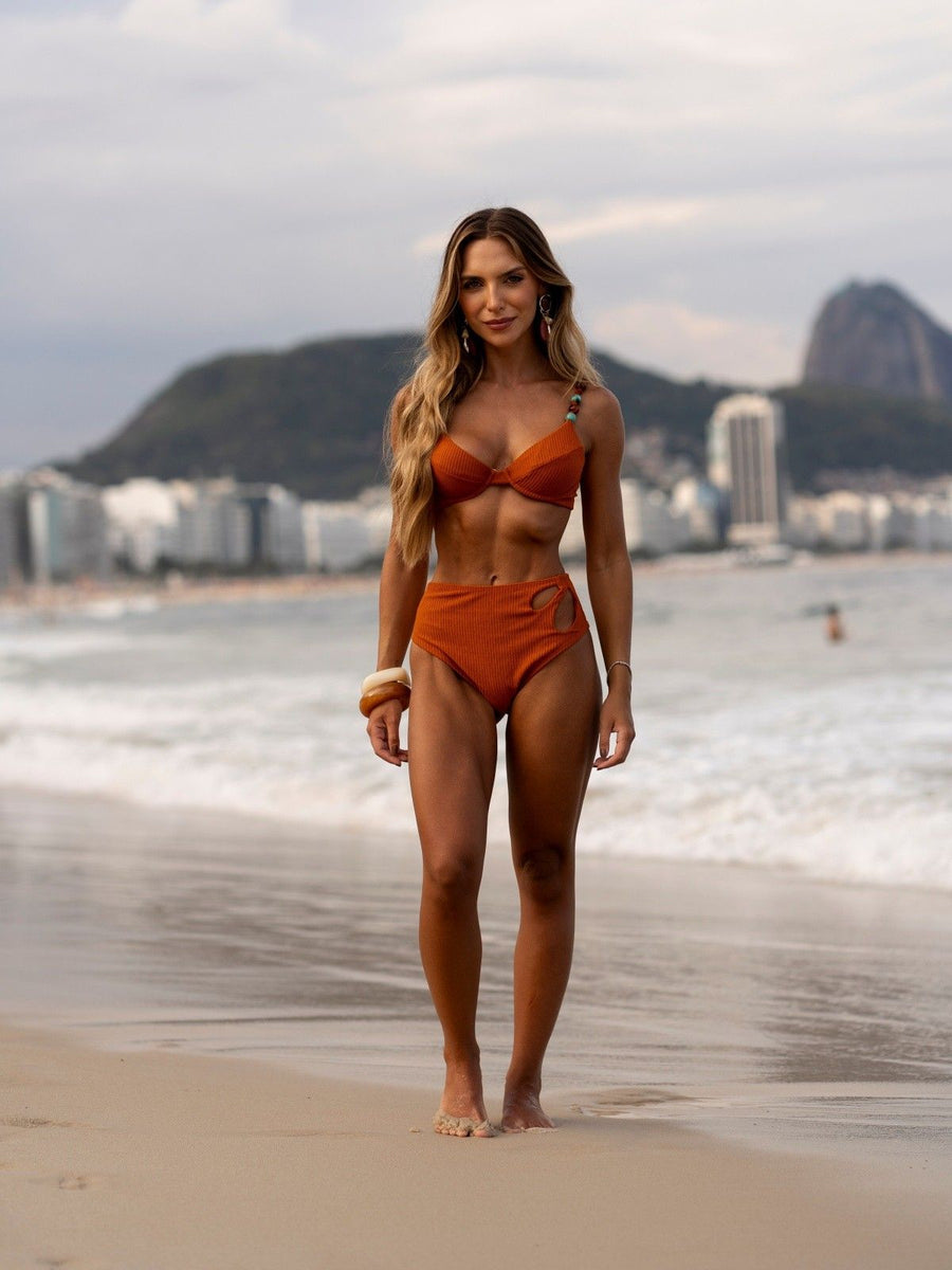 hot pants cut out laranja C02 kopsch