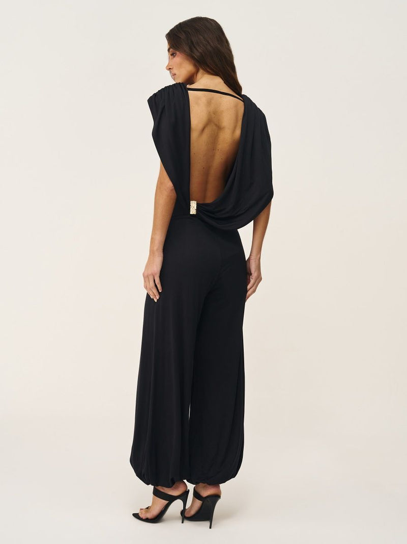 macacão naomira preto 0083 oásis resortwear