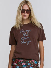 camiseta enjoy marrom BL01 triya
