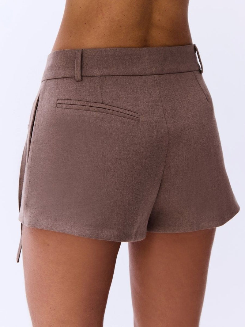 short alfaiataria marrom leia 0062 oásis resortwear